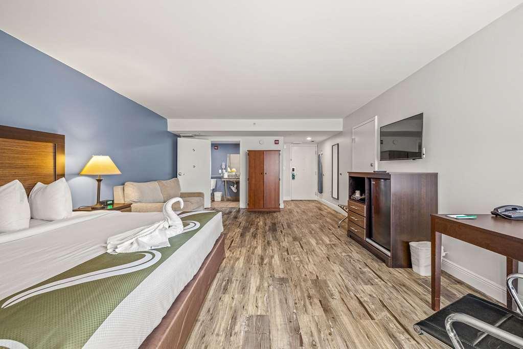 Quality Inn & Suites Tampa-Ybor City Room photo