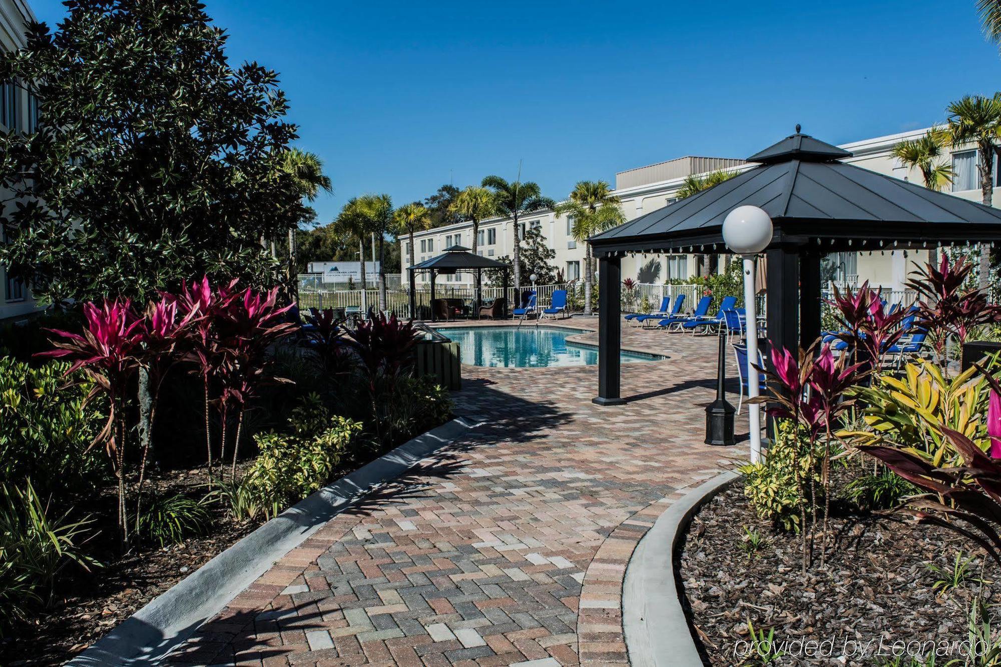 Quality Inn & Suites Tampa-Ybor City Exterior photo